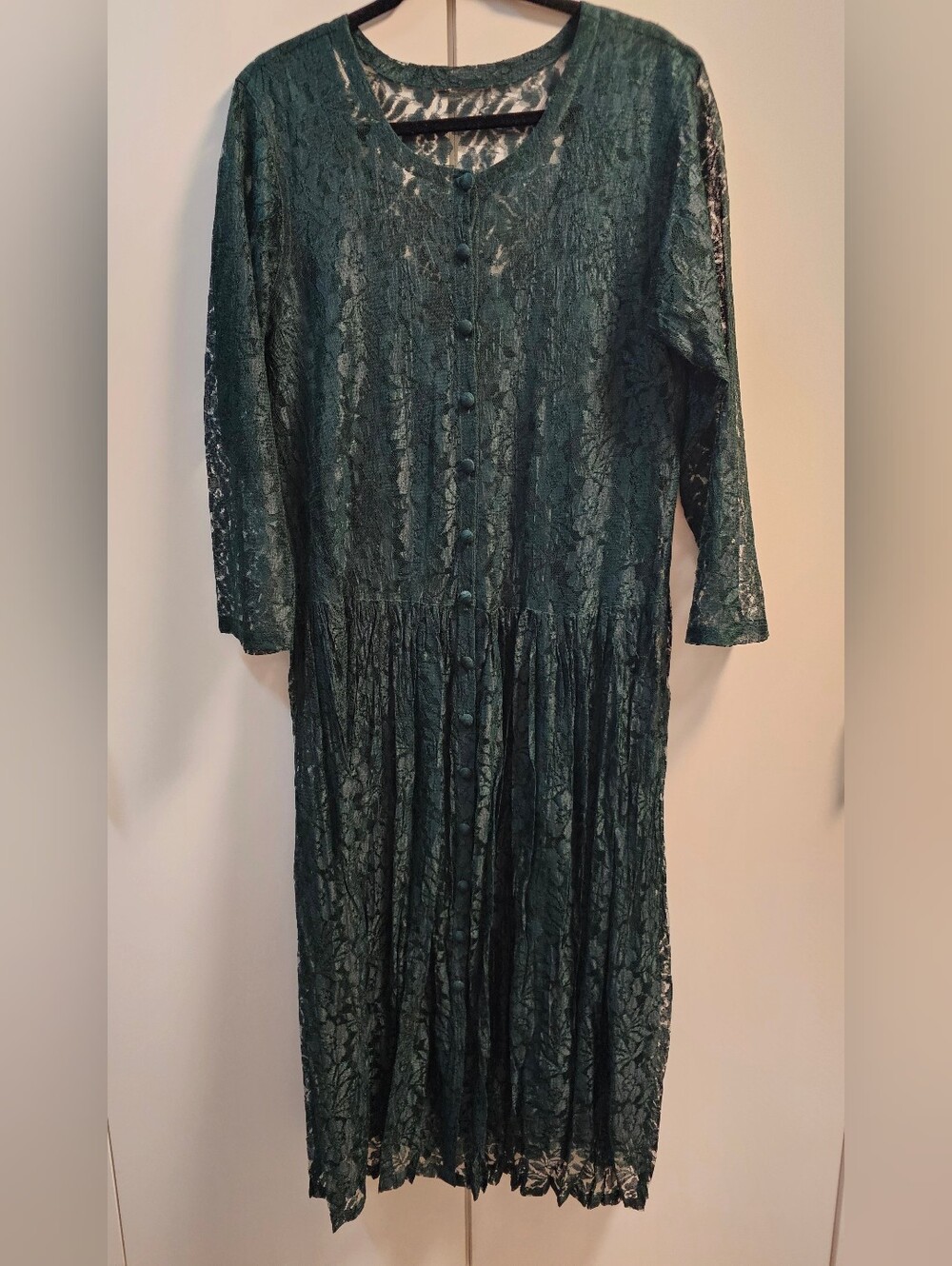 Elegant Green Lace Button-Front Women's Dress
